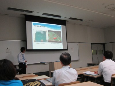 毛 士廉さんの発表する様子