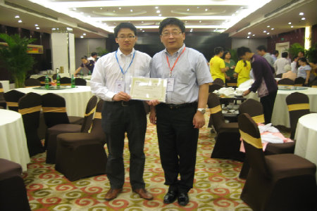 Dr. Liwei Shi Winning the Best Paper Award