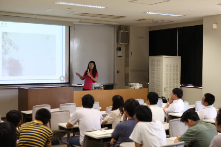 Professor Qin Li による特別講義の様子