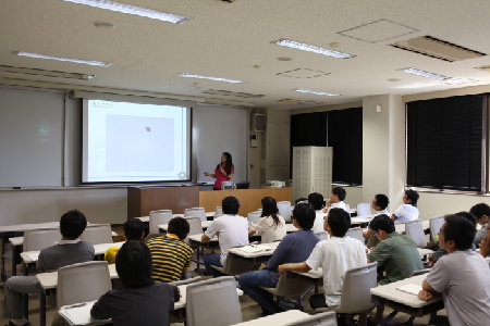 Professor Qin Li による特別講義の様子